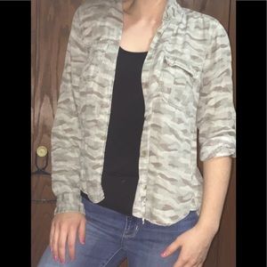 Cute AE button down top